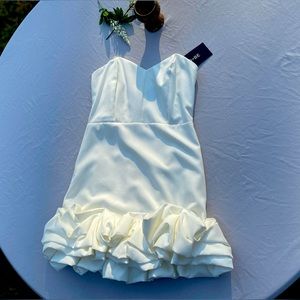 DO+BE white dress. Size M. NWT